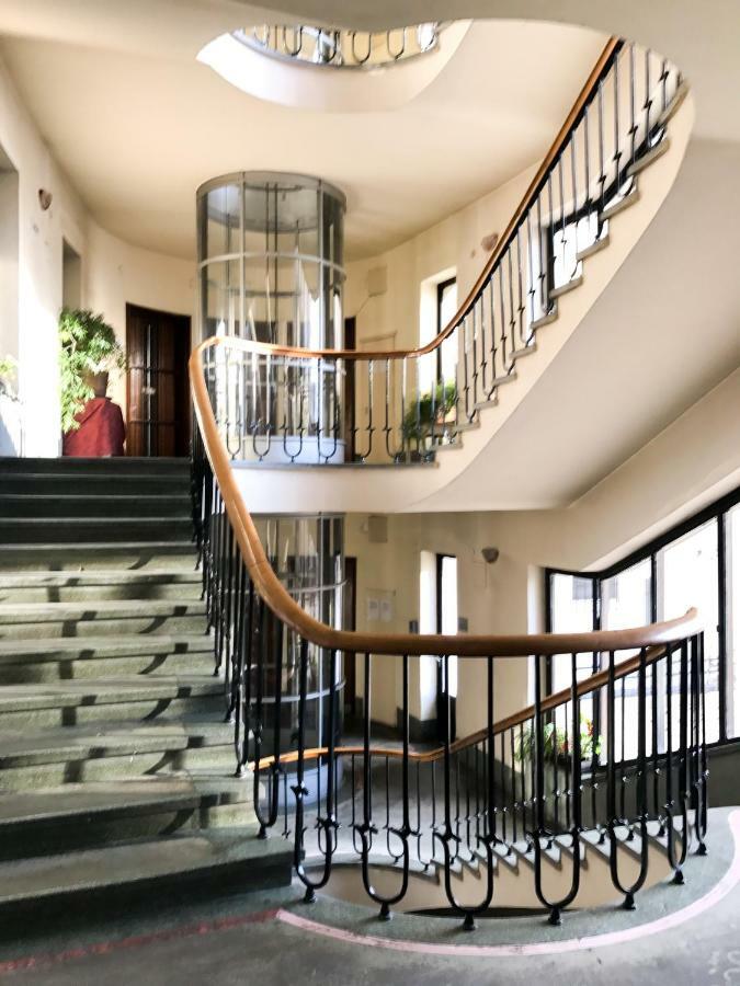 Bauhaus Icon: Spacious Fitness Flat in Central Buda Apartment Budapest Exterior photo